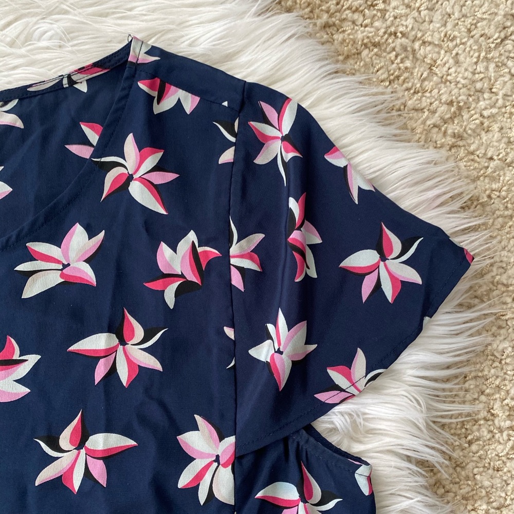 {Joie} Floral Short Sleeve Silk Blouse - Women's Medium - Picture 3 of 7
